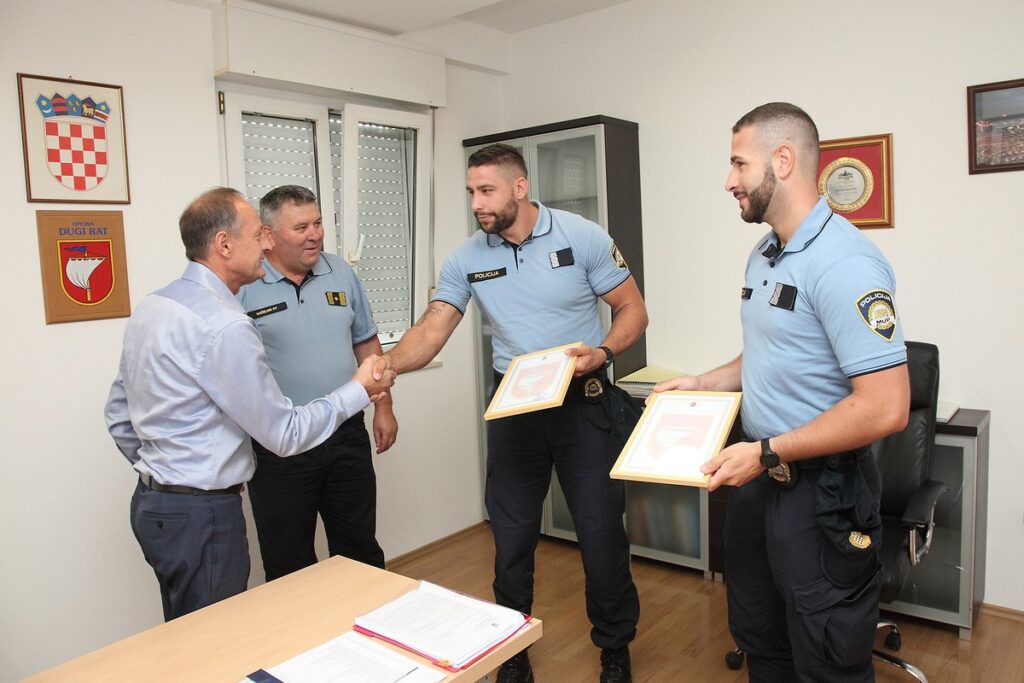 Dodjela zahvalnica policijskim službenicima