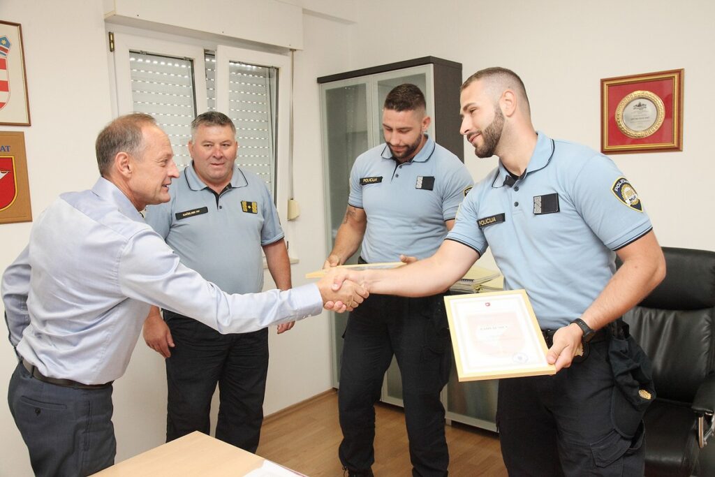 Dodjela zahvalnica policijskim službenicima